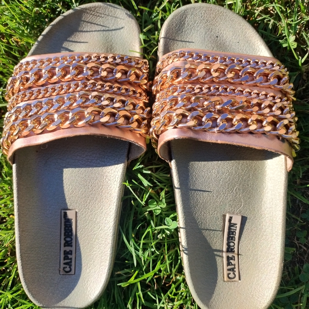 Cape Robbin Slides size 6
